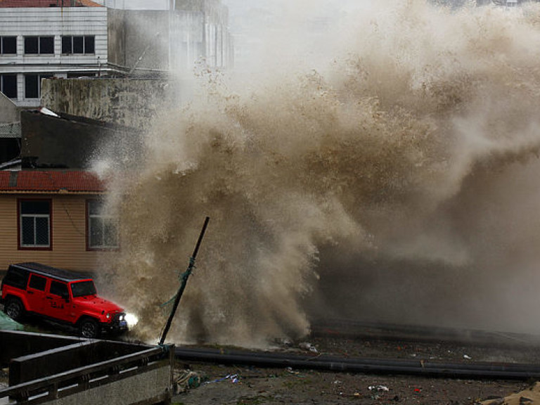 В результате шторма в Китае погибло шесть человек