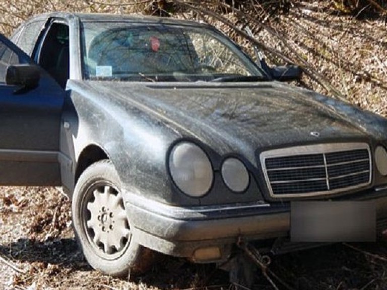 В Винницкой области женщина угнала поврежденный Mercedes (ФОТО)