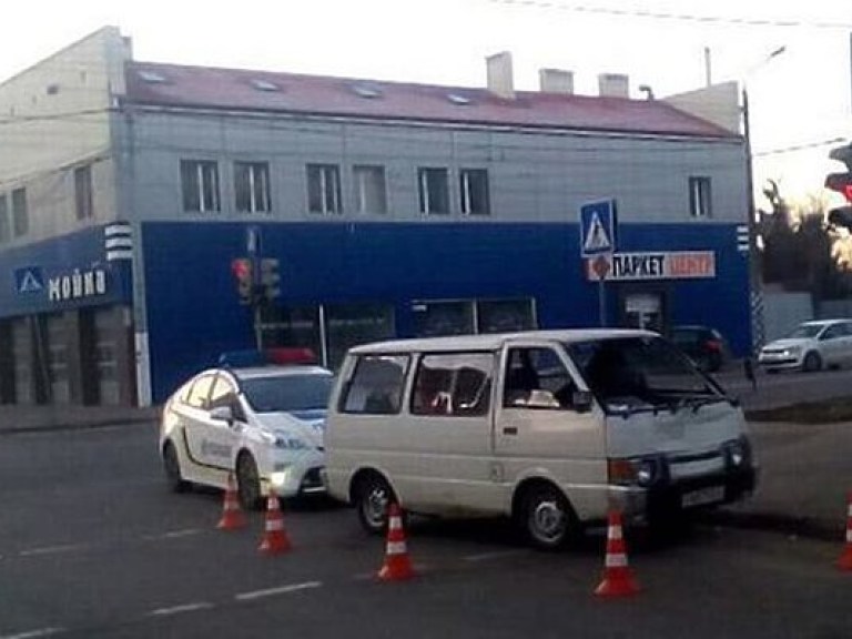 В Одессе микроавтобус сбил человека и протащил его за собой 100 метров (ФОТО)