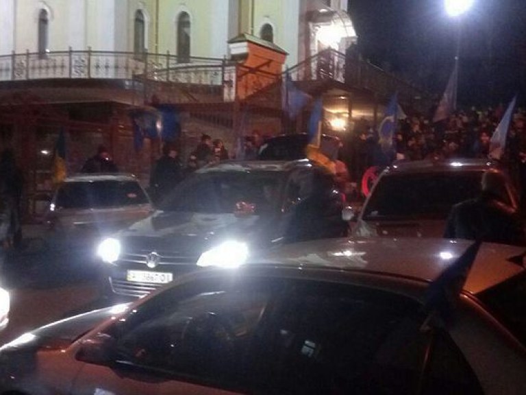 «Дело Насирова»: Активисты продолжают блокировать суд, сюда подогнали автобусы с Нацгвардией (ОБНОВЛЯЕТСЯ)