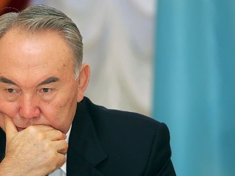 Парламент Казахстана одобрил ограничение полномочий президента