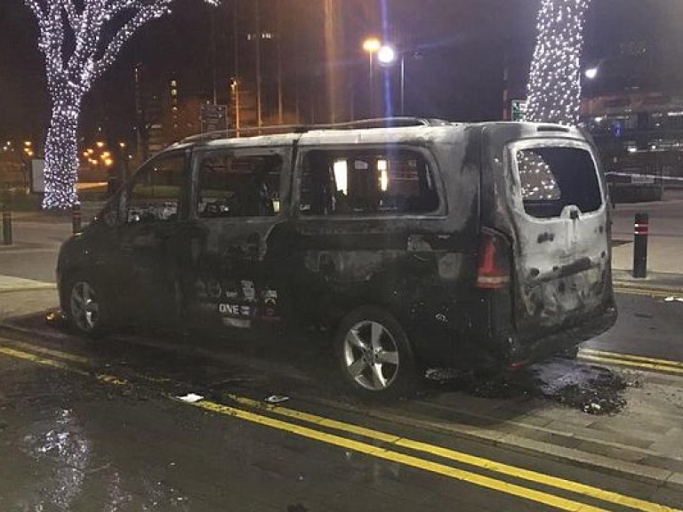 В Великобритании неизвестные сожгли автомобиль Флойда Мейвезера (ФОТО)