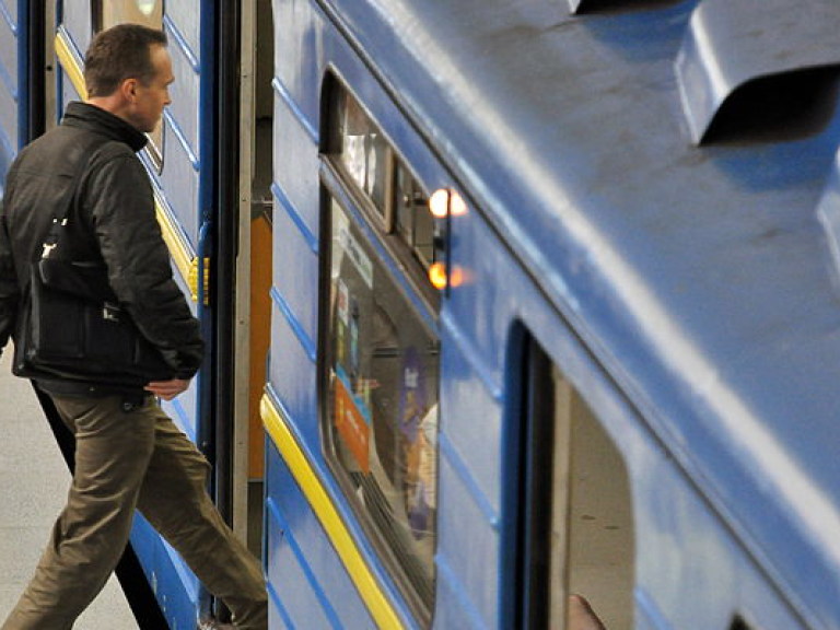 Сегодня пассажиры метро в Киеве, прочитав стихи Тараса Шевченко, получат бесплатный проезд