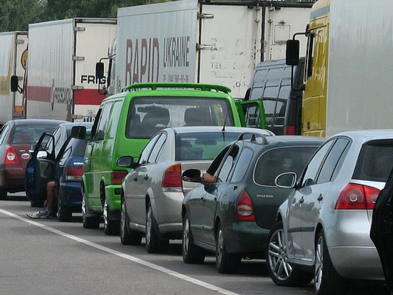 На КПВВ в зоне АТО собралась очередь из 650 автомобилей