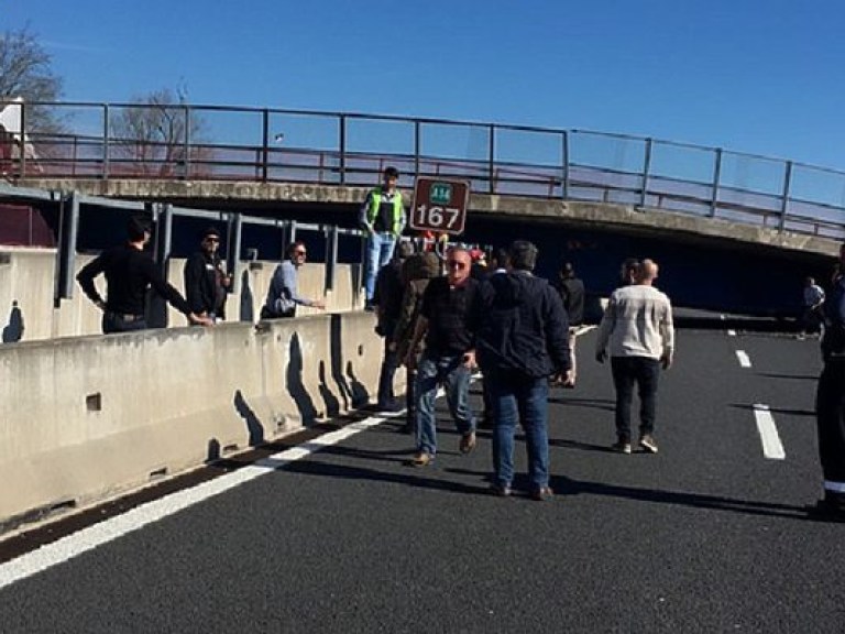 В Италии мост рухнул на проезжающие автомобили: есть погибшие (ФОТО, ВИДЕО)