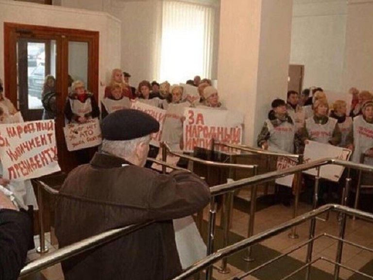 В приемной Кабмина протестуют активисты (ФОТО, ВИДЕО)