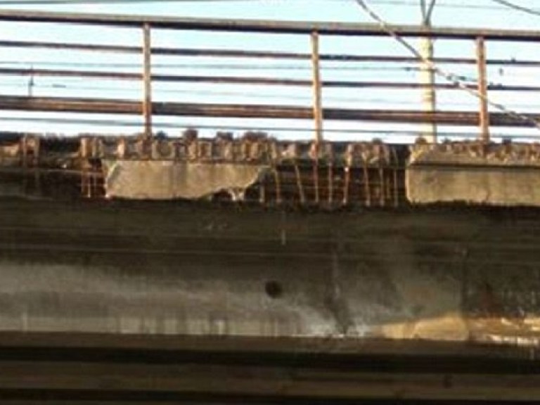 Журналисты назвали причины разрушения моста на Нивках (ФОТО)