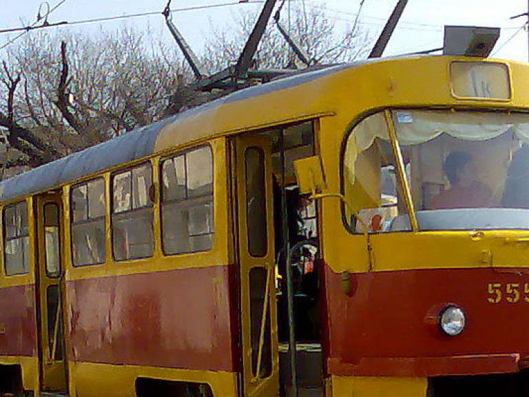 Два трамвая сошли с рельсов в центре Киева (ФОТО)