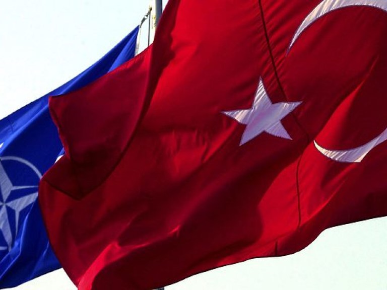 Турция может выйти из НАТО из-за дипломатического конфликта с Нидерландами и Германией – американский аналитик