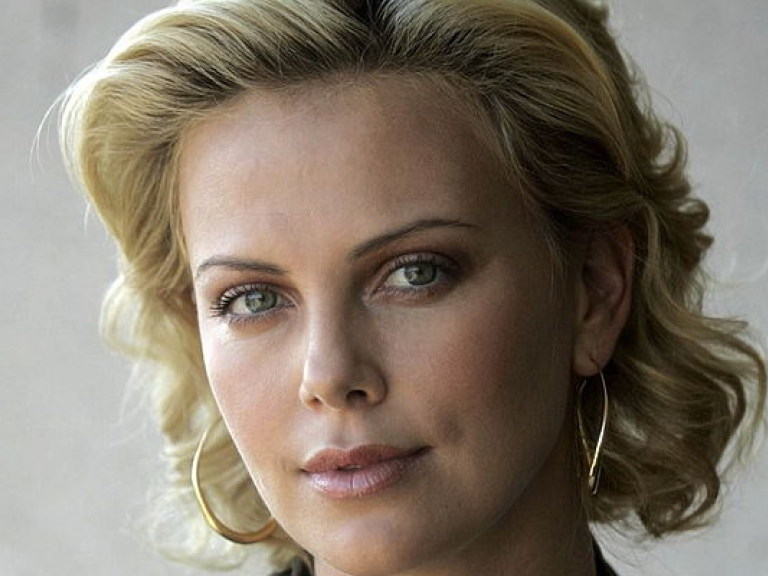 Вышел первый трейлер боевика «Атомная блонда» с Шарлиз Терон (ВИДЕО)