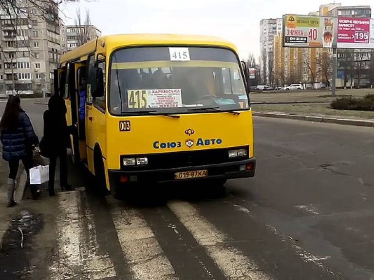 Высокая стоимость проезда в общественном транспорте Украины связана с взятками и бюрократией – эксперт