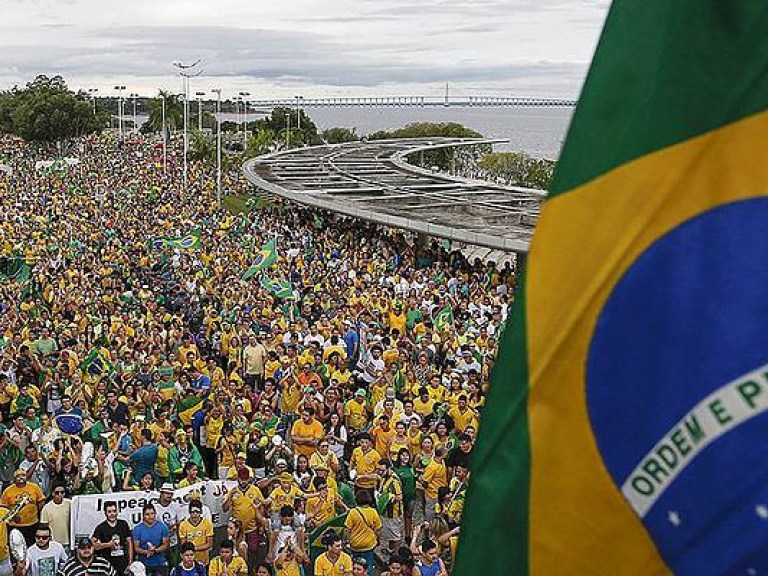 Протестующие захватили министерство финансов в Бразилии