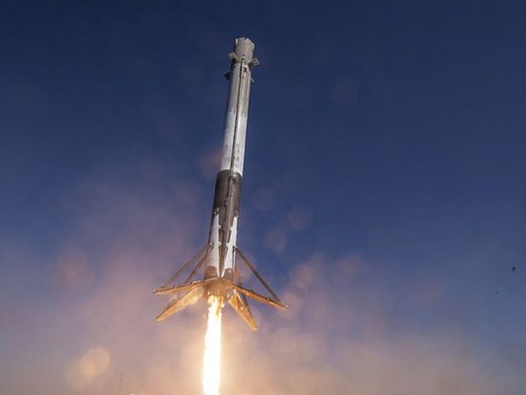 SpaceX планирует повторно запустить в космос ракету-носитель