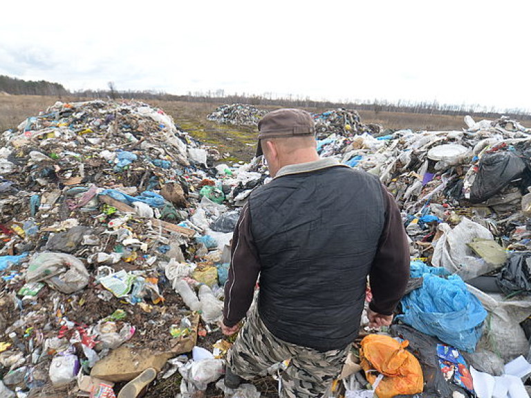 В Чернобыльской зоне обнаружен львовский мусор (ФОТО)