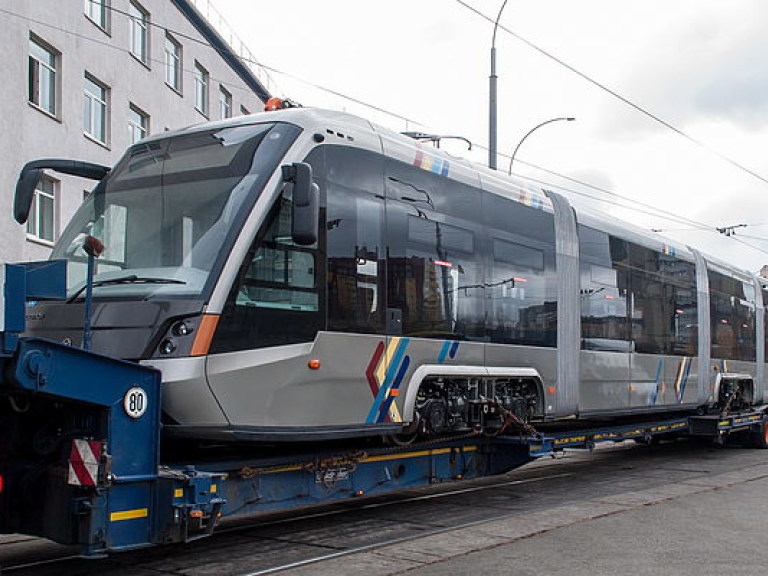 В Киеве начал курсировать новый скоростной трамвай «Электрон» (ФОТО)