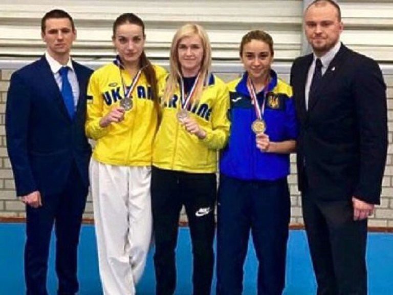 В Нидерландах украинки завоевали три награды на турнире по каратэ (ФОТО)