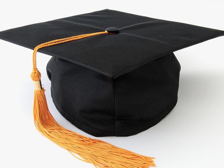 Рада приняла закон, позволяющий получать диплом младшего специалиста в вузах