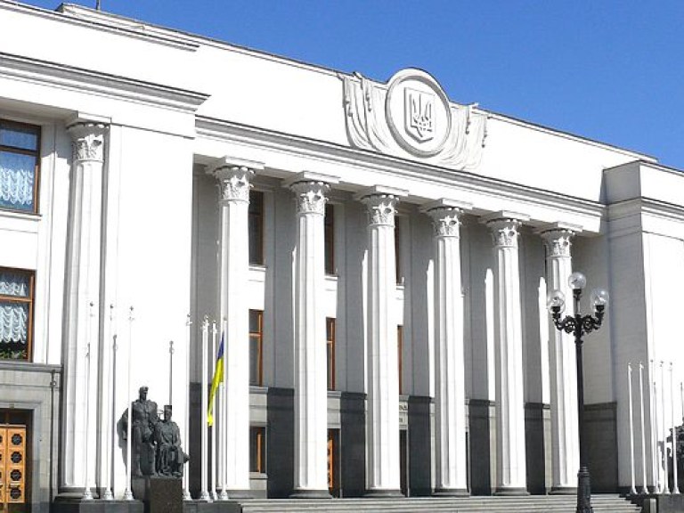 Парубий досрочно закрыл заседание Рады, социальные законопроекты остались нерассмотренными