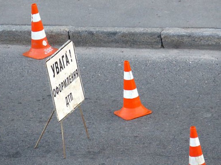 В Киеве сошел с рельсов скоростной трамвай (ФОТО)