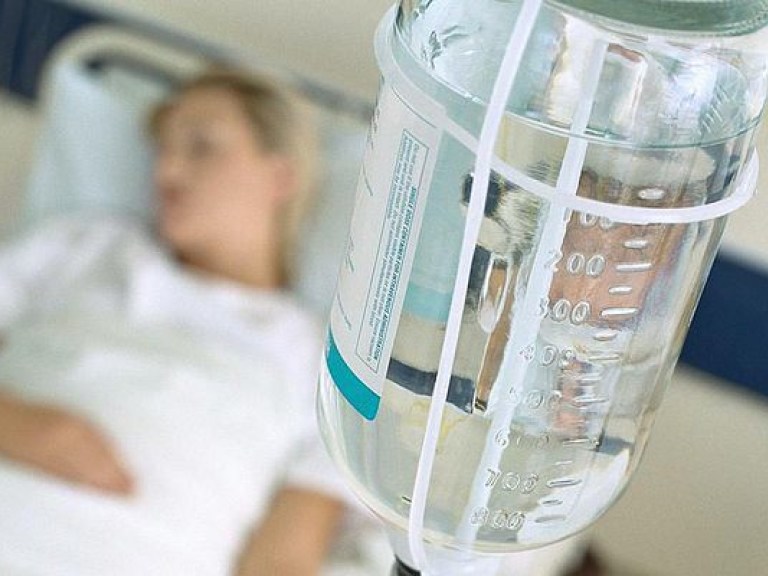 На Закарпатье 13 школьников и беременную учительницу госпитализировали с отравлением