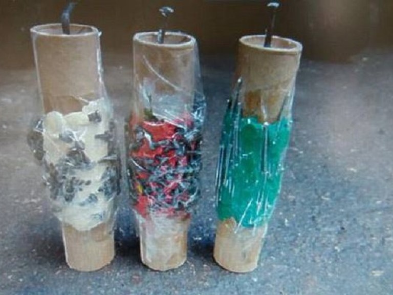 В Киеве в мусорном баке нашли самодельное взрывное устройство  (ФОТО)