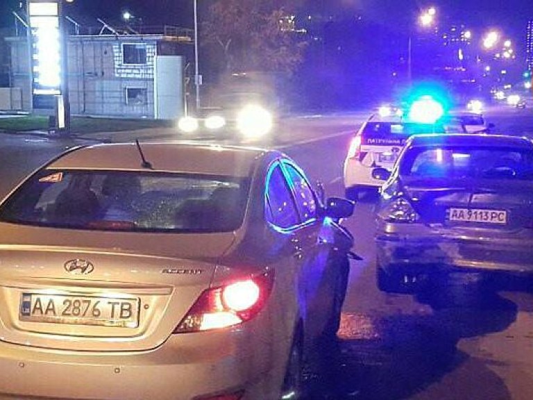 На правом берегу Киева неопытный водитель Hyundai врезался в попутный Mercedes (ФОТО)