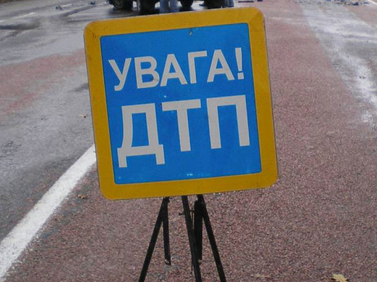 В Киеве произошло ДТП с участием такси и микроавтобуса (ФОТО)