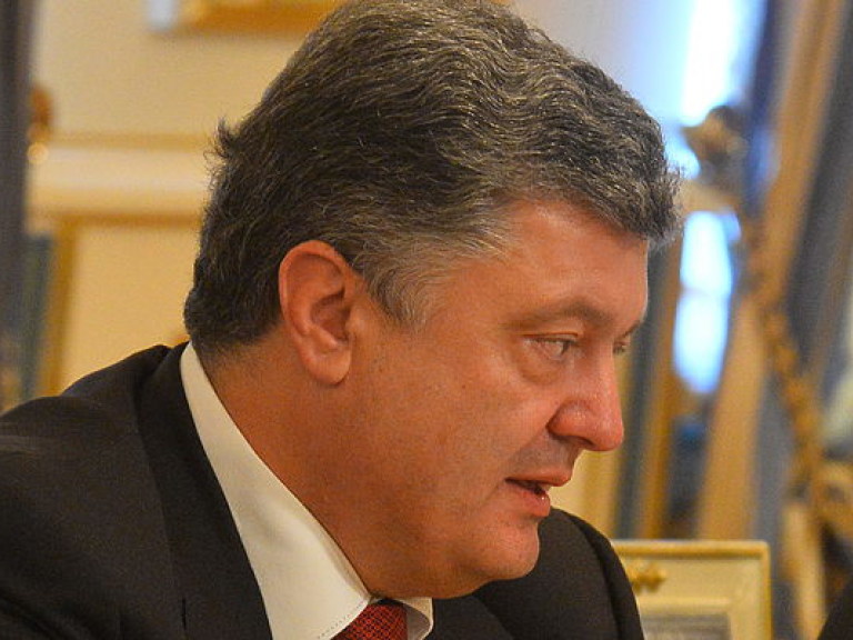 Порошенко: В Украине полностью восстановят неприкосновенные запасы