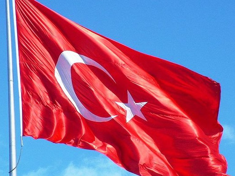 Граждане Турции начали голосовать на референдуме по изменениям в Конституцию
