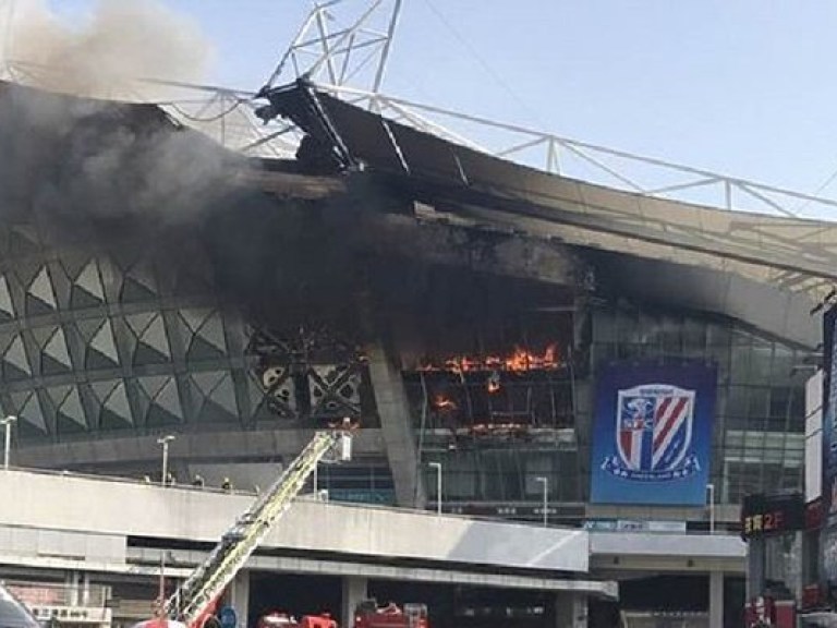 На стадионе китайского клуба произошел пожар (ВИДЕО)