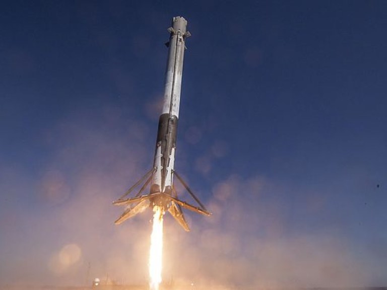 Прорыв в космонавтике: SpaceX впервые повторно запустила ракету Falcon 9