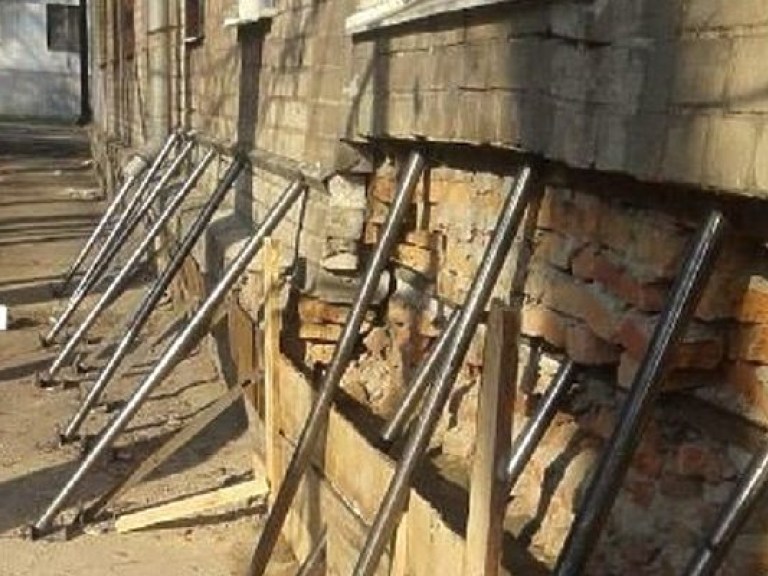 В Запорожье частично обвалилась стена многоэтажки (ФОТО)