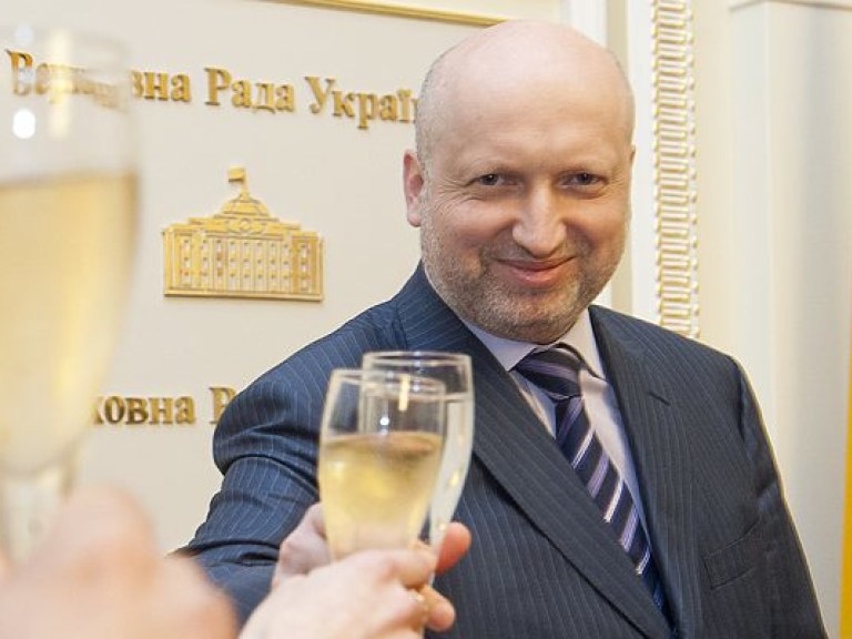 Турчинов задекларировал по итогам 2016 года почти 2,5 миллиона гривен дохода