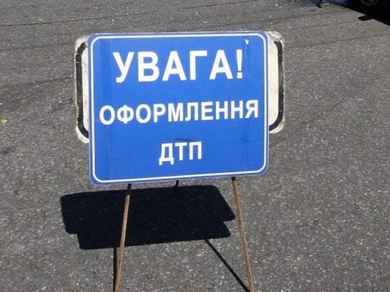 ДТП в центре Киева: Неудачный маневр Ford закончился столкновением с BMW (ВИДЕО)