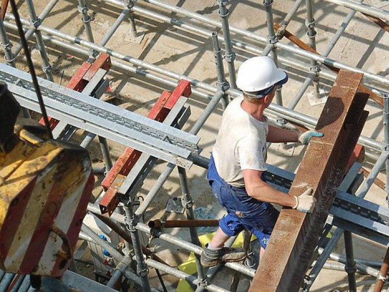 На Харьковщине во время проведения строительно-высотных работ погиб 64-летний мужчина