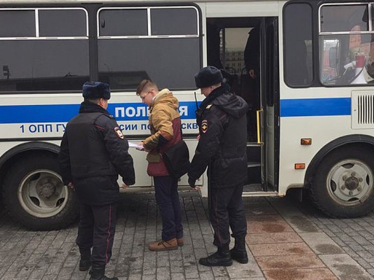 Силовики задержали в центре Москвы 40 оппозиционных активистов (ФОТО, ВИДЕО)