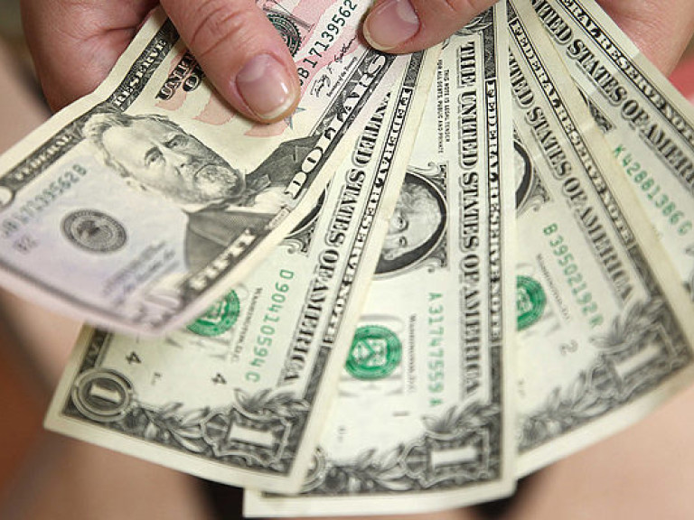 НБУ установил официальный курс на уровне 27,02 гривны за доллар