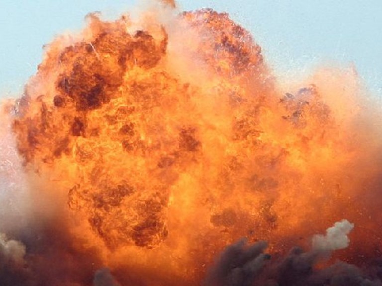 В Китае на нефтеперерабатывающем заводе прогремел взрыв, пять погибших (ФОТО)