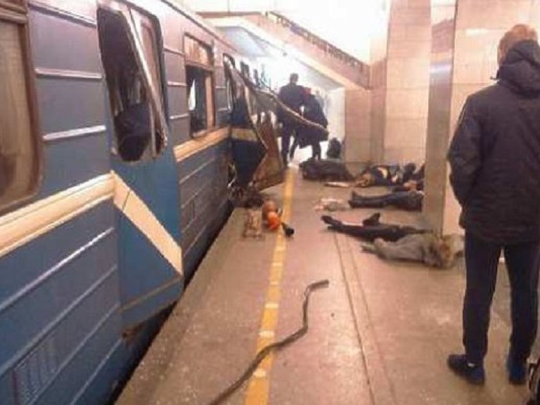 Взрыв в Санкт-Петербурге: эвакуация пассажиров метрополитена завершена