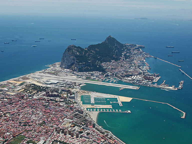 Гибралтар заявил, что испанский корабль вторгся в его воды