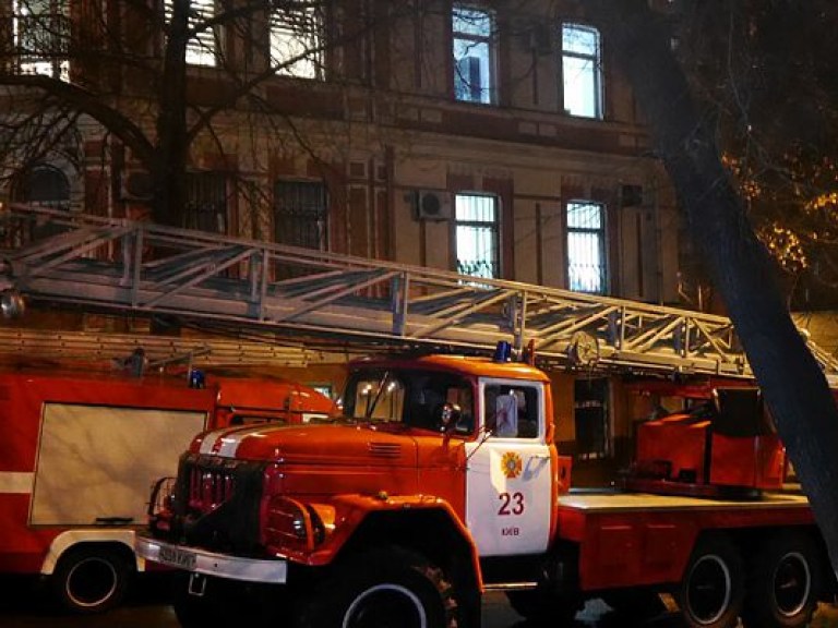 В Киеве горел многоэтажный дом (ФОТО, ВИДЕО)