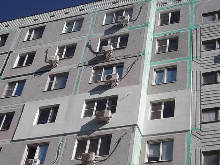 На правом берегу Киева пенсионер выпал с 13-го этажа