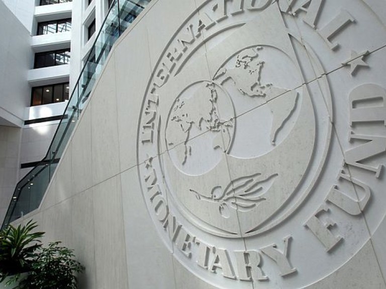 Правительство постарается максимально оттягивать выполнение пунктов меморандума с МВФ – политолог