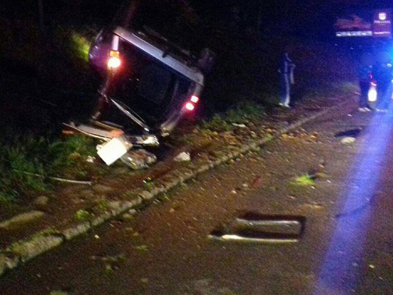 В Ужгороде пьяный водитель иномарки чудом выжил в жестокой аварии (ФОТО)