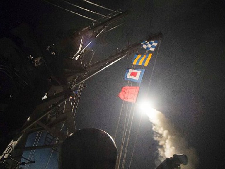 Корабли США нанесли ракетный удар по авиабазе армии Асада в Сирии (ФОТО)