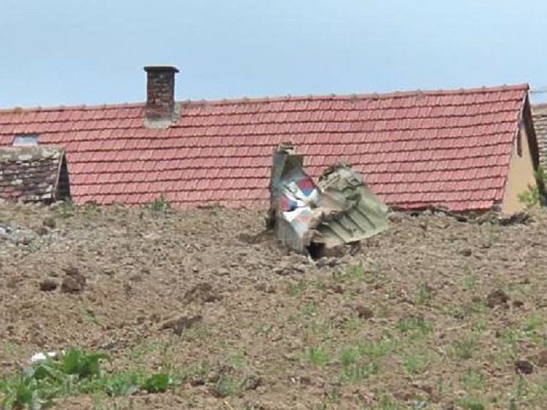 В Сербии разбился военный самолет, двое погибших (ФОТО)