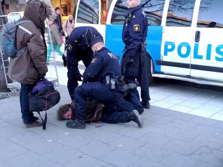 Полиция Стокгольма обнародовала фото подозреваемого в наезде на людей