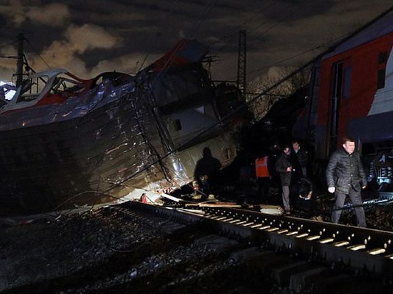 Электричка и поезд столкнулись на западе Москвы: десятки пострадавших (ФОТО, ВИДЕО)