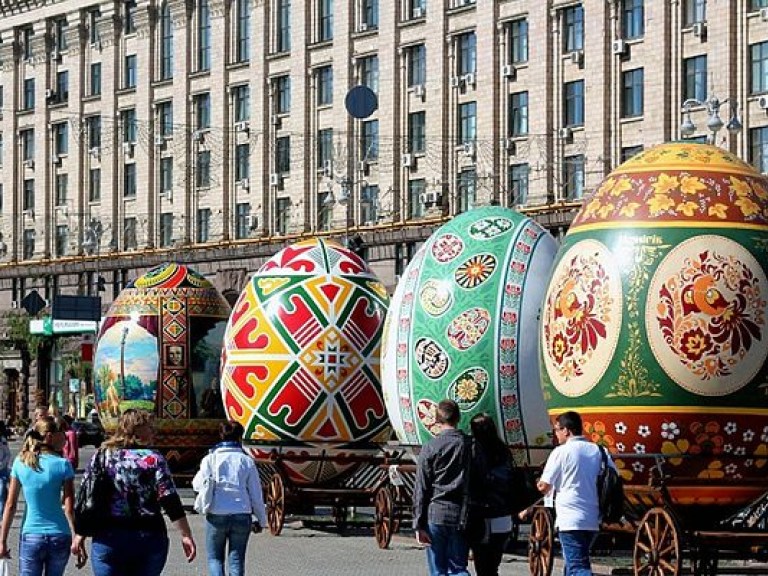 На фестивале в центре Киева украли огромную пасхальную писанку (ФОТО)