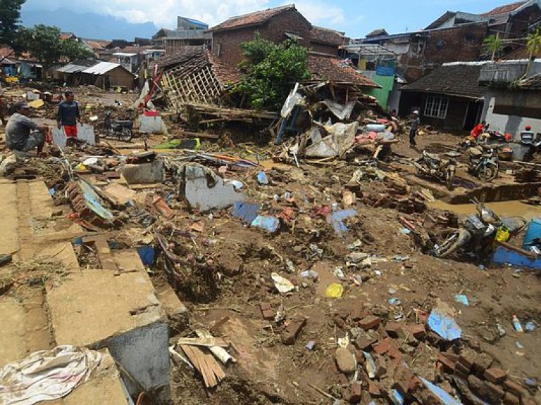 В Индонезии жертвами горного обвала стали четыре человека